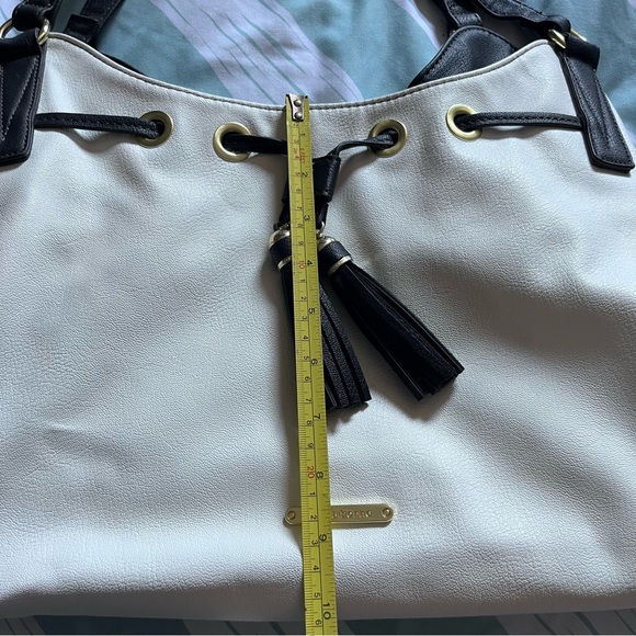 Liz Claiborne black & white Purse. - Picture 7 of 10